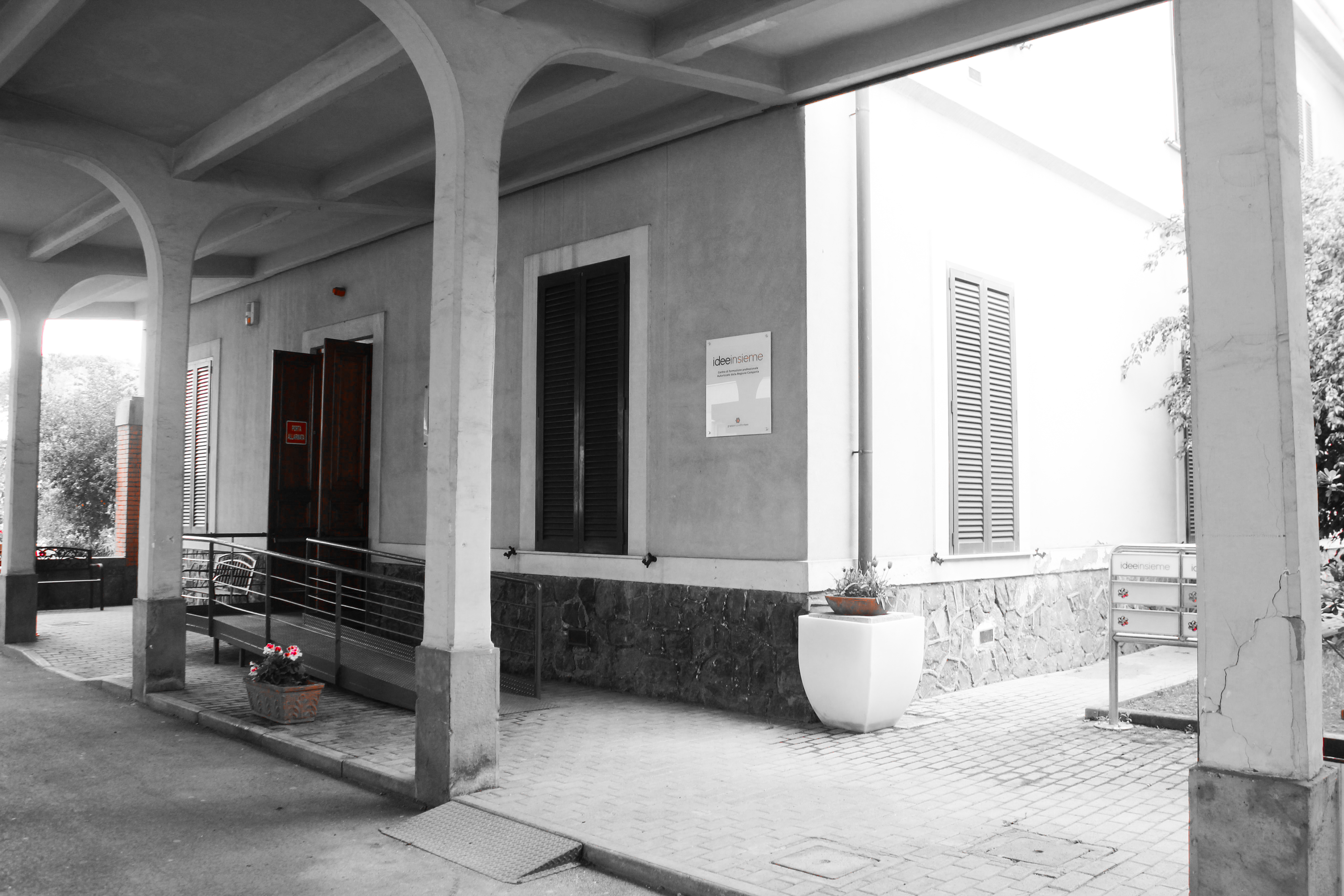 Ingresso sede laboratoriale San Giovanni a Teduccio