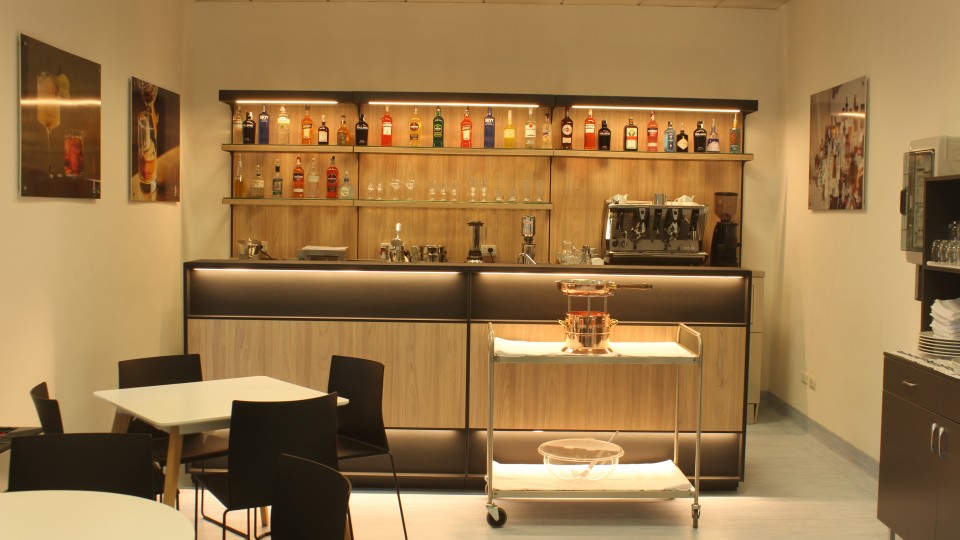 Addetto al servizio di sala e bar (in presenza)